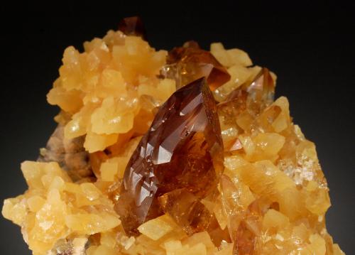 Barite and Calcite<br />Elk Creek, Dalzell, Meade County, South Dakota, USA<br />8.0 x 5.0 x 4.0 cm<br /> (Author: Michael Shaw)