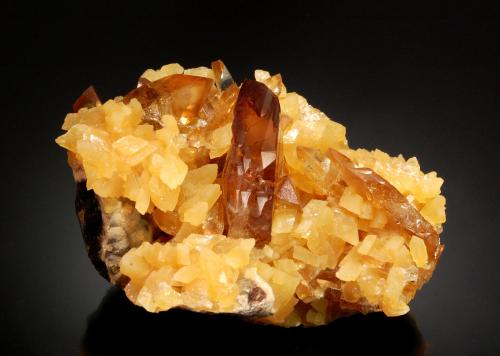 Barite and Calcite<br />Elk Creek, Dalzell, Meade County, South Dakota, USA<br />8.0 x 5.0 x 4.0 cm<br /> (Author: Michael Shaw)