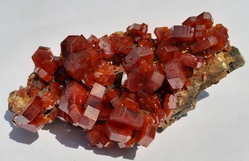 Vanadinite<br />Mina ACF, Distrito minero Mibladen, Mibladen, Midelt, Provincia Midelt, Región Drâa-Tafilalet, Marruecos<br />8 x 4 cm<br /> (Author: Volkmar Stingl)