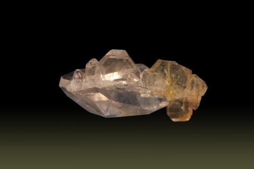 Quartz<br />Kharan District, Balochistan (Baluchistan), Pakistan<br />52mm x 25mm x 24mm<br /> (Author: Firmo Espinar)