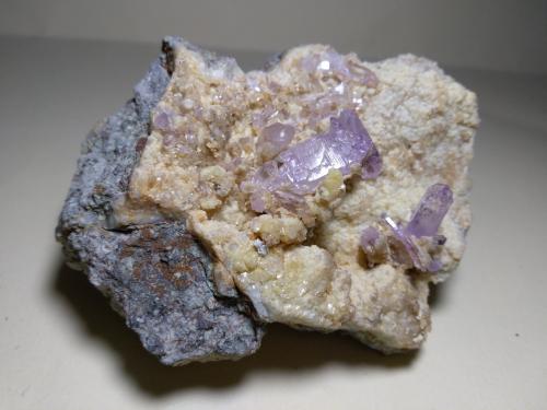 Quartz (variety amethyst)<br />Cantera Capurru, Osilo, Provincia Sassari, Cerdeña/Sardegna, Italia<br />93 x 69 mm<br /> (Author: Sante Celiberti)