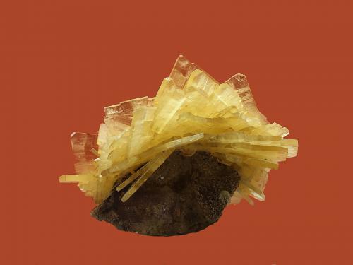 Baryte<br />Warihuyn Hill, Puños, Miraflores District, Huamalíes Province, Huánuco Department, Peru<br />12 x 8 X 6 cm<br /> (Author: Jean Suffert)