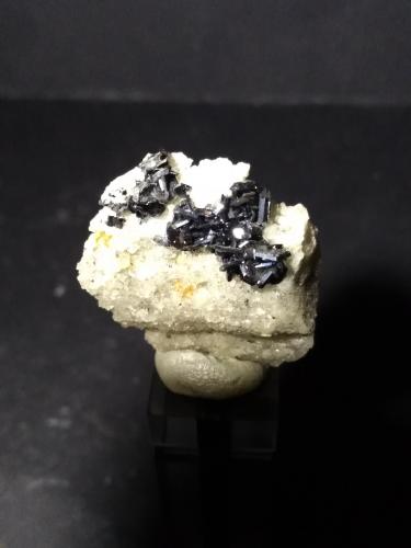 Hematites<br />Monte Cervandone, Devero Alp, Baceno, Ossola Valley, Verbano-Cusio-Ossola Province, Piedmont (Piemonte), Italy<br />28 x 27 mm<br /> (Autor: Sante Celiberti)