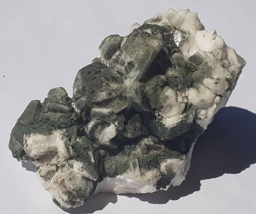 Albite (variety pericline), Chlorite (Group)<br />Floitengrund, Ziller Valley (Zillertal), North Tyrol, Tyrol/Tirol, Austria<br />6 x 3,5 cm<br /> (Author: Volkmar Stingl)