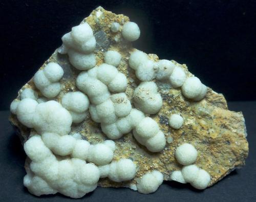 Fluorita<br />Afloramientos de Singuerlín, Puig Castellar (Serra de Marina), Singuerlín, Santa Coloma de Gramenet, Comarca Barcelonès, Barcelona, Cataluña / Catalunya, España<br />6 x 5 cm.<br /> (Autor: javier ruiz martin)
