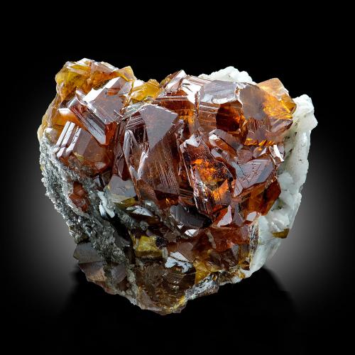 Esfalerita, Dolomita, Calcita<br />Zona Minera Áliva, Camaleño, Comarca Liébana, Cantabria, España<br />7.5 x 6.5cm<br /> (Autor: Raul Vancouver)