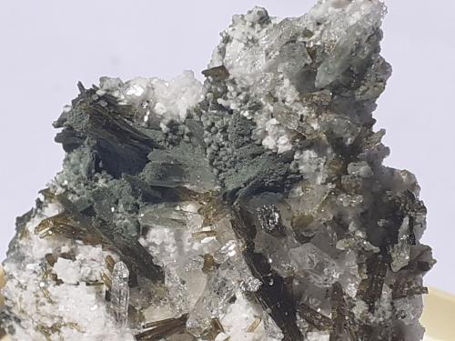 Epidote, Quartz, Titanite, Orthoclase (variety Adularia), Prehnite<br />Baveno, Maggiore Lake, Verbano-Cusio-Ossola Province, Piedmont (Piemonte), Italy<br />4 x 3,5 cm<br /> (Author: Volkmar Stingl)