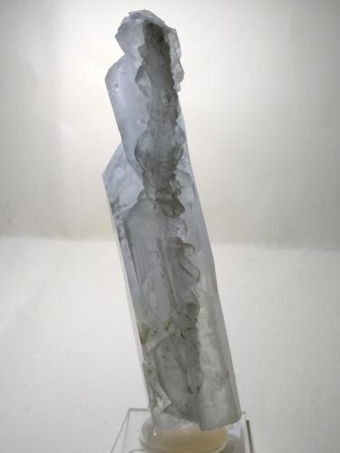 Quartz (variety faden)<br />Tole, Wana, South Waziristan, Khyber Pakhtunkhwa Province, Pakistan<br />12,5 x 3 cm<br /> (Author: Sante Celiberti)