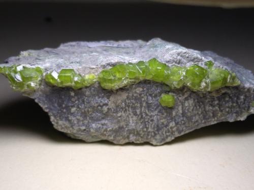 Andradita (variedad demantoide)<br />Malenco Valley (Valmalenco), Sondrio Province, Lombardy, Italy<br />77 x 36 mm<br /> (Autor: Sante Celiberti)