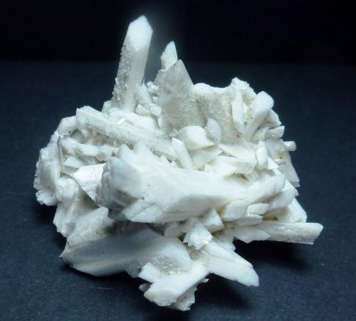 Laumontita<br />Isabel Quarry (La Saludadora Quarry), La Cabrera pluton, Valdemanco, Comarca Sierra de Guadarrama, Community of Madrid, Spain<br />6 x 4 cm.<br /> (Autor: javier ruiz martin)