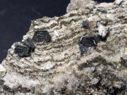 Hematites, Rutilo<br />Monte Cervandone, Alpe Devero, Baceno, Valle Ossola, Provincia Verbano-Cusio-Ossola, Piamonte (Piemonte), Italia<br />108 x 94 mm<br /> (Autor: Sante Celiberti)