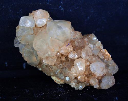 Calcita<br />Alicante / Alacant, Comunidad Valenciana / Comunitat Valenciana, España<br />4.5 x 2 cm<br /> (Autor: Pedro Antonio)