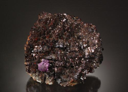 Sphalerite and Fluorite<br />Mina Elmwood, Carthage, Distrito Central Tennessee Ba-F-Pb-Zn, Condado Smith, Tennessee, USA<br />10.0 x 9.0 x 3.7 cm<br /> (Author: Michael Shaw)