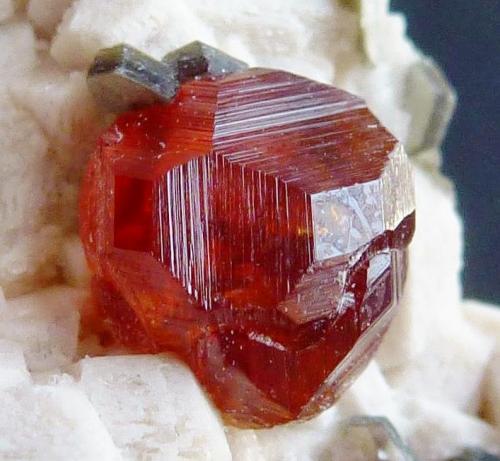 Spessartina (Grupo Granate), 'Mica'<br />Catas Spessartina Wushan, Tongbei, Yunxiao, Prefectura Zhangzhou, Provincia Fujian, China<br />0,8 x o,8 cm. el cristal<br /> (Autor: javier ruiz martin)