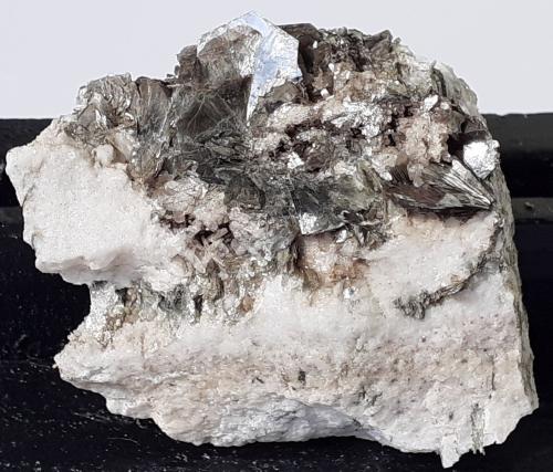 Muscovite<br />Floitengrund, Ziller Valley (Zillertal), North Tyrol, Tyrol/Tirol, Austria<br />4,5 x 4,5 cm<br /> (Author: Volkmar Stingl)