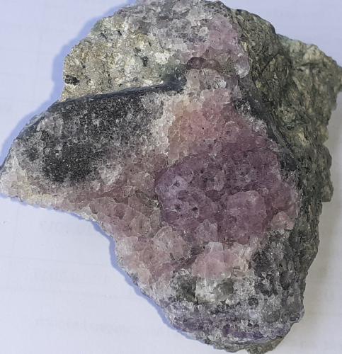 Fluorite<br />Chengnan tunnel (construction site), Wuyishan, Nanping Prefecture, Fujian Province, China<br />5 x 5 cm<br /> (Author: Volkmar Stingl)