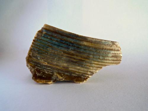 Ópalo<br />Hellín, Comarca Campos de Hellín, Albacete, Castilla-La Mancha, España<br />6,5 x 4 x 3,5 cm<br /> (Autor: Josele)