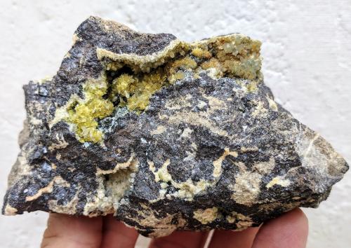 Smithsonita, Calcita, Esfalerita<br />Reocín Mine, Reocín, Comarca Saja-Nansa, Cantabria, Spain<br />9,7 x 6,0 x 4,5 cm.<br /> (Autor: Carles)