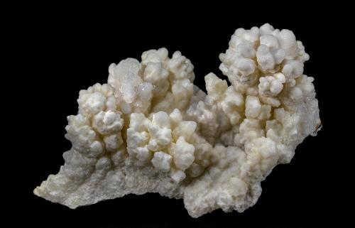 Aragonite, Calcite<br />Penrice marble quarry, Barossa Valley, Angaston, North Mount Lofty Ranges, South Australia, Australia<br />10.8 x 6.4 cm<br /> (Author: am mizunaka)