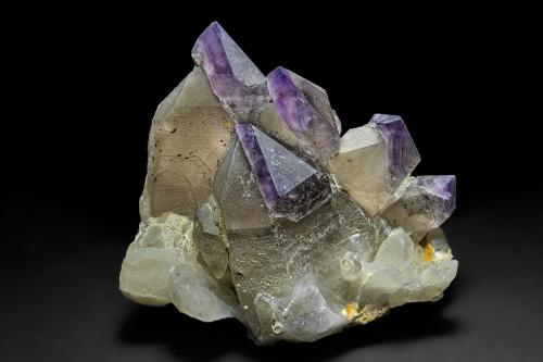 Quartz (variety amethyst), Quartz (variety smoky quartz)<br />Eonyang, Gyeongsangnam-do, South Korea<br />8.4 x 7.4 cm<br /> (Author: am mizunaka)