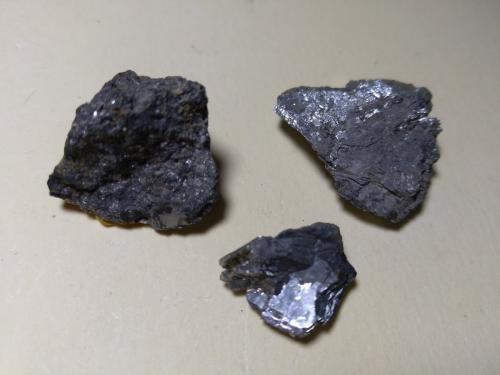 Antimony (native)<br />Mina Su Suergiu, Villasalto, Provincia Sud Sardegna, Cerdeña/Sardegna, Italia<br />23 x 21 mm (the biggest)<br /> (Author: Sante Celiberti)