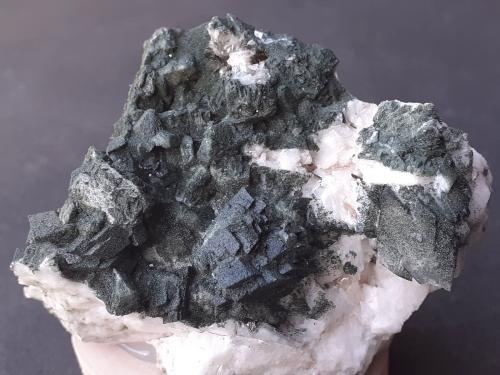 Orthoclase (variety Adularia), Chlorite group<br />Lapenkar, Stilupp Valley, Ziller Valley (Zillertal), North Tyrol, Tyrol/Tirol, Austria<br />5,5 x 4 cm<br /> (Author: Volkmar Stingl)