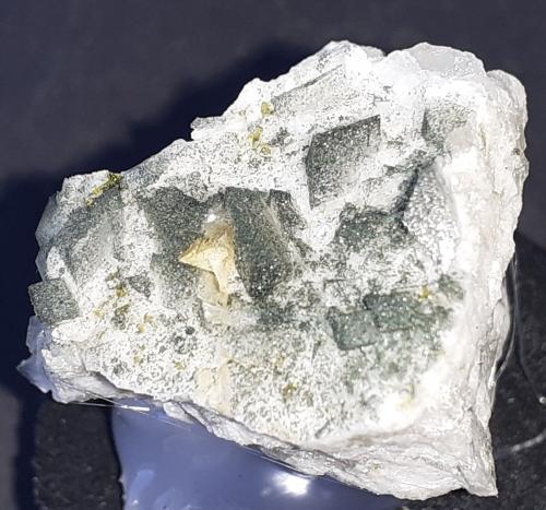 Orthoclase (variety Adularia), Chlorite group, Titanite<br />Lapenkar, Valle Stilupp, Valle Ziller (Zillertal), Tirol Norte, Tirol, Austria<br />2 x 1,5 cm<br /> (Author: Volkmar Stingl)