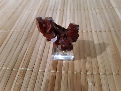 Vanadinite<br />Coud'a, Distrito minero Mibladen, Mibladen, Midelt, Provincia Midelt, Región Drâa-Tafilalet, Marruecos<br />3.6 x 3.0 x 2.0 cm<br /> (Author: Casimir Sarisky)