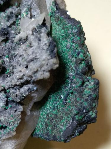 Polybasite, Cerussite, Malachite<br />Miniera Montevecchio, Arbus, Provincia Medio Campidano, Cerdeña/Sardegna, Italia<br />80 x 60 mm<br /> (Author: Sante Celiberti)