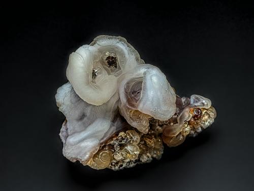 Quartz (variety chalcedony)<br />Deming, Luna County, New Mexico, USA<br />7.2 x 5.1 cm<br /> (Author: am mizunaka)