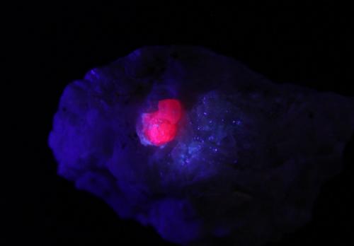 Corundum (variety ruby)<br />Ali Abad, Hunza Valley, Nagar District, Gilgit-Baltistan (Northern Areas), Pakistan<br />57mm x 42mm x 32mm<br /> (Author: Firmo Espinar)