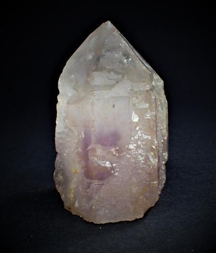 Quartz (variety amethyst variety trapiche)<br />Zona minera Huanggang, Hexigten Banner (Kèshíkèténg Qí), Chifeng (Ulanhad), Región Autónoma Mongolia Interior, China<br />64 mm x 44 mm x 42 mm<br /> (Author: Don Lum)