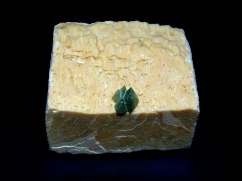 Hidroxilapatito, Microclina<br />Mina Sapo, Ferruginha, Conselheiro Pena, Vale do Rio Doce, Minas Gerais, Brasil<br />6 x 5 cm.<br /> (Autor: Antonio P. López)