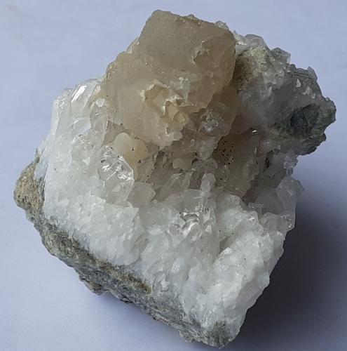 Calcite, Quartz, Pyrite<br />Baimashan tunnel (construction site), Qianbaxia, Wuyishan, Nanping Prefecture, Fujian Province, China<br />4,5 x 4,5 cm<br /> (Author: Volkmar Stingl)