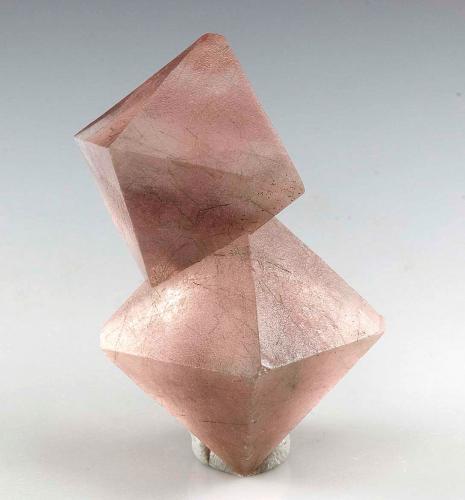 Fluorite<br />Huanggang Mines, Hexigten Banner (Kèshíkèténg Qí), Chifeng (Ulanhad), Inner Mongolia Autonomous Region, China<br />Whole size: 44mm x 28mm. Largest crystal: 28mm tall, 21mm on edge. Mass: 26g.<br /> (Author: Carles Millan)