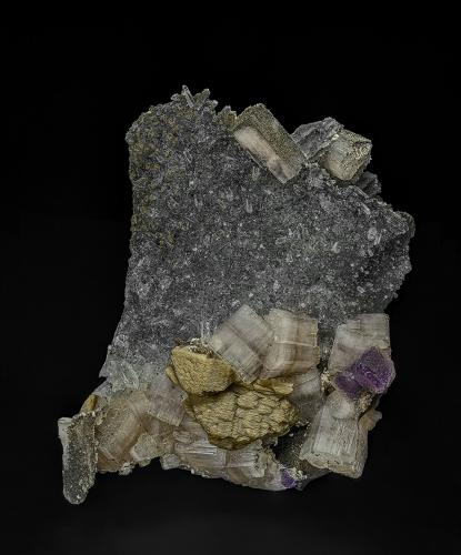 Fluorapatite, Quartz, Siderite, Fluorite, Pyrite<br />Minas da Panasqueira, Aldeia de São Francisco de Assis, Covilhã, Castelo Branco, Cova da Beira, Centro, Portugal<br />8.5 x 6.0 cm<br /> (Author: am mizunaka)