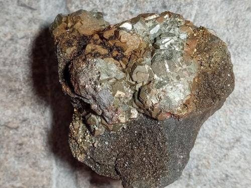 Pyrite<br />Cantera Rensselaer, Rensselaer, Marion, Condado Jasper, Indiana, USA<br />47 mm X 40 mm X 40 mm<br /> (Author: R Saunders)