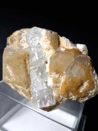 Beryl (variety aquamarine), Quartz<br />Shigar Valley, Shigar District, Gilgit-Baltistan (Northern Areas), Pakistan<br />74 x 70 mm<br /> (Author: Sante Celiberti)
