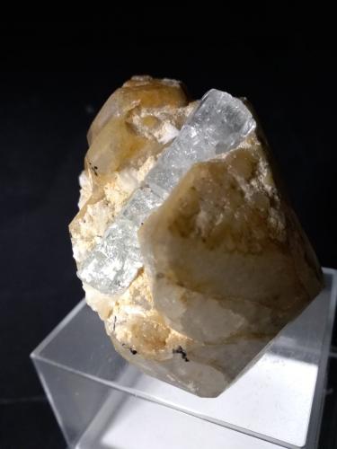Beryl (variety aquamarine), Quartz<br />Shigar Valley, Shigar District, Gilgit-Baltistan (Northern Areas), Pakistan<br />74 x 70 mm<br /> (Author: Sante Celiberti)