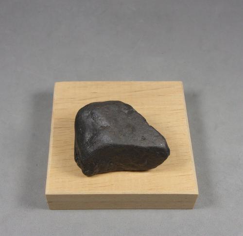 Tantalita-(Mn)<br />Gravas Casiterita Mumba, Mumba, Territorio Masisi, Provincia Kivu del Norte (Kivu), República Democrática del Congo (Zaire)<br />3,9 × 2,7 × 2,2 cm.  92,76 g.<br /> (Autor: J. G. Alcolea)