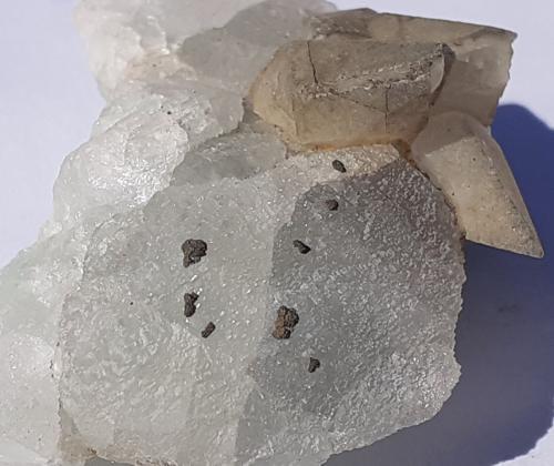 Calcite, Fluorite, Chalcopyrite<br />Yongping, Yanshan, Shangrao Prefecture, Jiangxi Province, China<br />3,5 x 3 cm<br /> (Author: Volkmar Stingl)