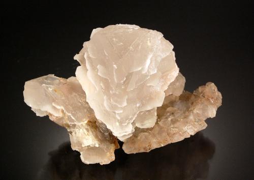 Calcite<br />Bor Pit, Dalnegorsk B deposit, Dalnegorsk, Dalnegorsk Urban District, Primorsky Krai, Russia<br />7.9 x 5.5 x 4.9 cm<br /> (Author: Michael Shaw)
