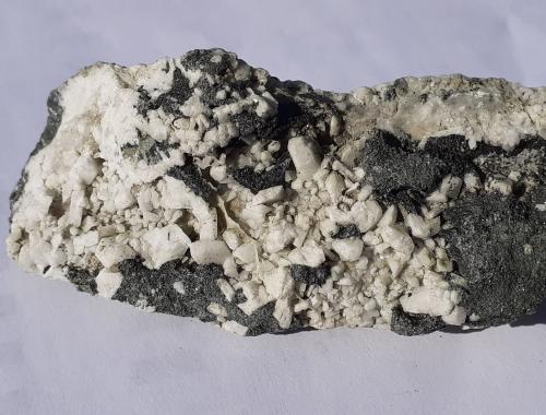 Albite (variety Pericline), Chlorite-group<br />Moaralm, Valle Habach, Hohe Tauern, Salzburgo/Salzburg, Austria<br />7,5 x 3 cm<br /> (Author: Volkmar Stingl)