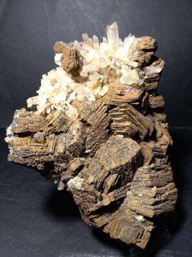 Pyrrhotite, Quartz<br />Complejo Trepča, Valle Trepča, Kosovska Mitrovica, Distrito Kosovska Mitrovica, Kosovo<br />16 x 14 cm<br /> (Author: Sante Celiberti)