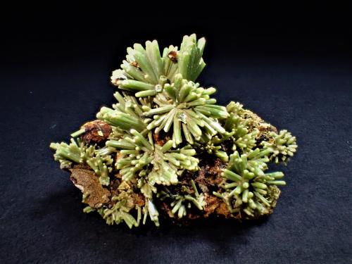 Pyromorphite<br />Región Autónoma Guangxi Zhuang, China<br />46 mm x 36 mm x  33 mm<br /> (Author: Don Lum)