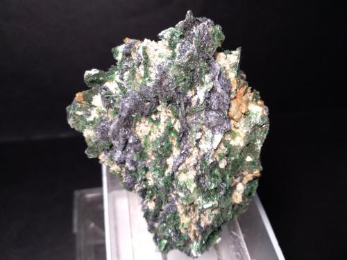 Glaucofana, Moscovita (variedad fuchsita), Rutilo<br />Oremo River, Chiavolino, Pollone, Biella Province, Piedmont (Piemonte), Italy<br />75 x 60 mm<br /> (Autor: Sante Celiberti)