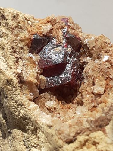 Cinnabar on Dolomite<br />Lovelock, Antelope District, Pershing County, Nevada, USA<br />4,5 x 3 cm<br /> (Author: Volkmar Stingl)
