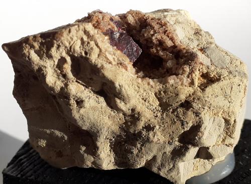 Cinnabar on Dolomite<br />Lovelock, Antelope District, Pershing County, Nevada, USA<br />4,5 x 3 cm<br /> (Author: Volkmar Stingl)