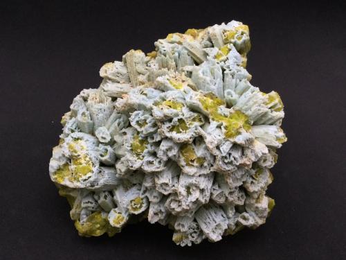 Plumbogummite, Pyromorphite<br />Zona Yangshuo / Laohu, Montes Haiyang, Prefectura Guilin, Región Autónoma Guangxi Zhuang, China<br />158 mm X 150 mm X 90 mm<br /> (Author: Robert Seitz)