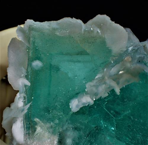 Calcite, Fluorite<br />Yaogangxian Mine, Yizhang, Chenzhou Prefecture, Hunan Province, China<br />96 mm x 88 mm x 85 mm<br /> (Author: Don Lum)